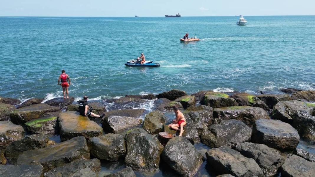 Denizde 'ceset' ihbarı yapıldı: Gelen ekipler şaşkına döndü! Bakın o cisim ne çıktı... 1